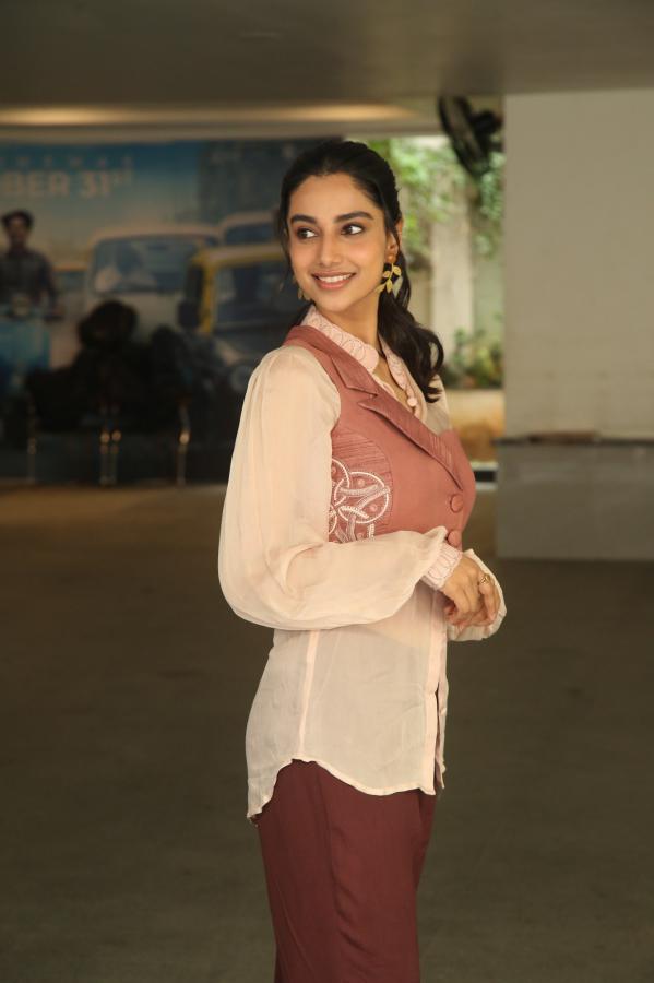 meenakshi-chowdary-stills-5-7.jpg