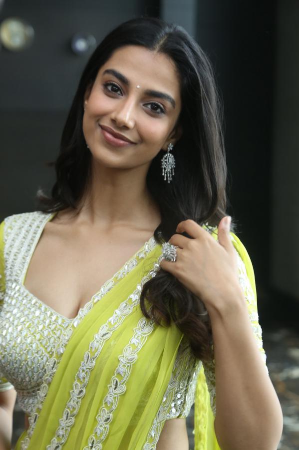 meenakshi-chowdary-stills-6-15.jpg