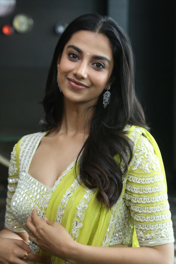 meenakshi-chowdary-stills-6-16.jpg