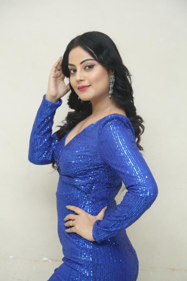 meenakshi-jaiswal-stills-14.jpg