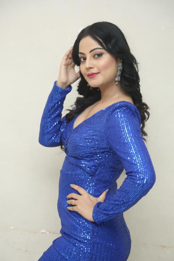 meenakshi-jaiswal-stills-17.jpg