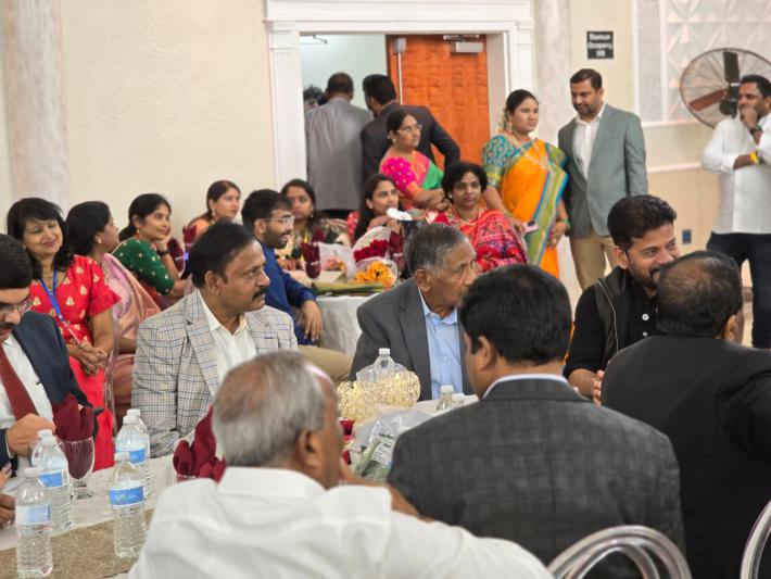 mrs-jhansi-reddy-dinner-to-cm-revanth-reddy-2.jpg