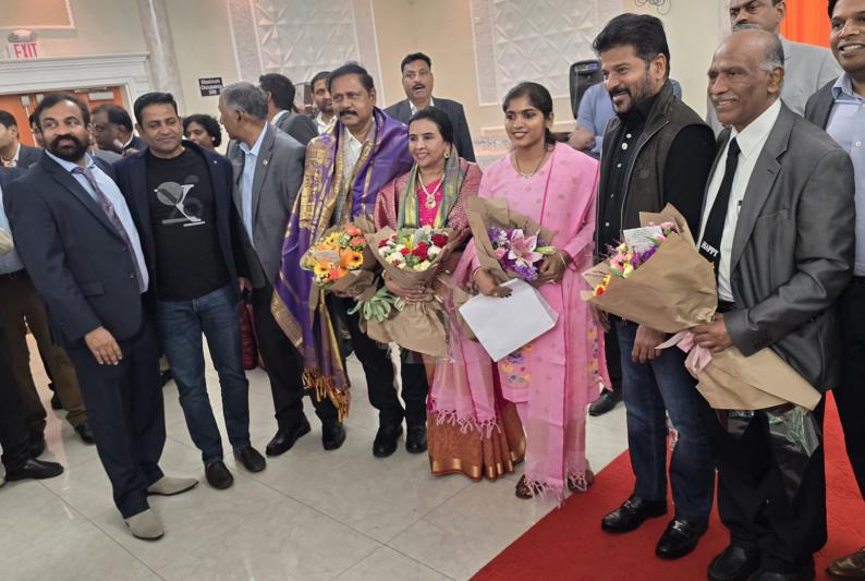 mrs-jhansi-reddy-dinner-to-cm-revanth-reddy-4.jpg