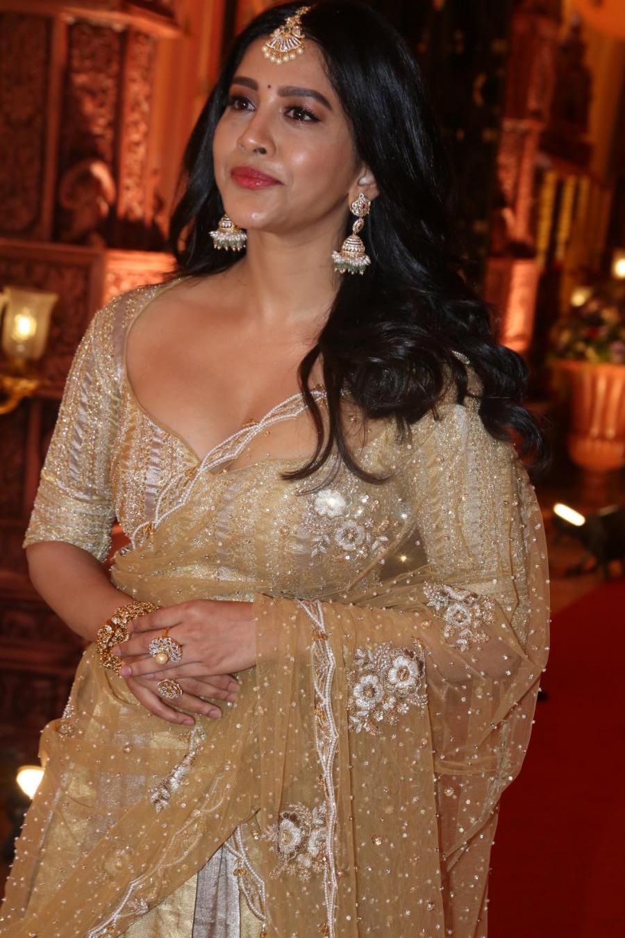 nabha-natesh-stills-8-3.jpg