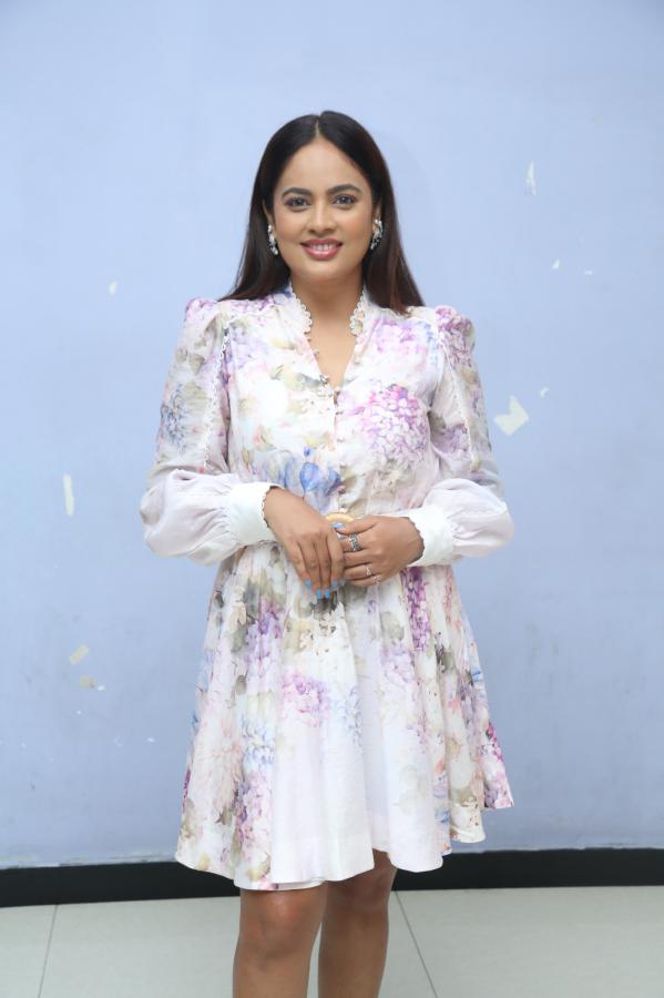 nandhitha-swetha-stills-16.jpg
