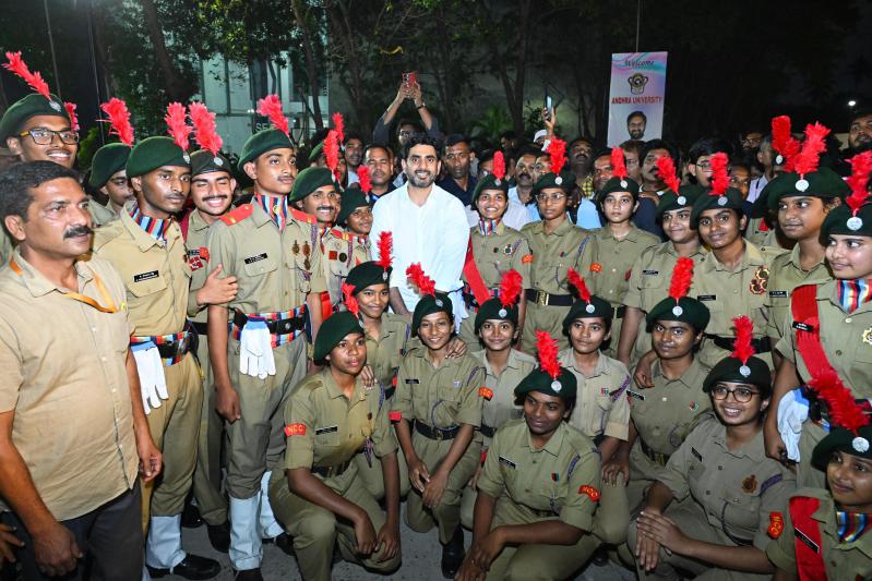 nara-lokesh-at-au-alumini-meet-in-vizag-10.jpg