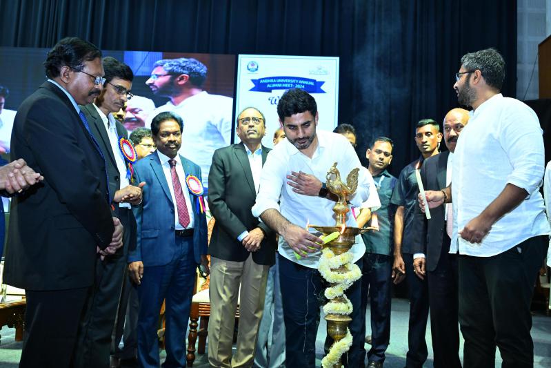 nara-lokesh-at-au-alumini-meet-in-vizag-13.jpg
