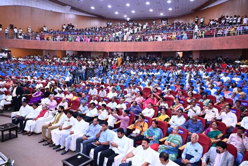 nara-lokesh-at-au-alumini-meet-in-vizag-16.jpg