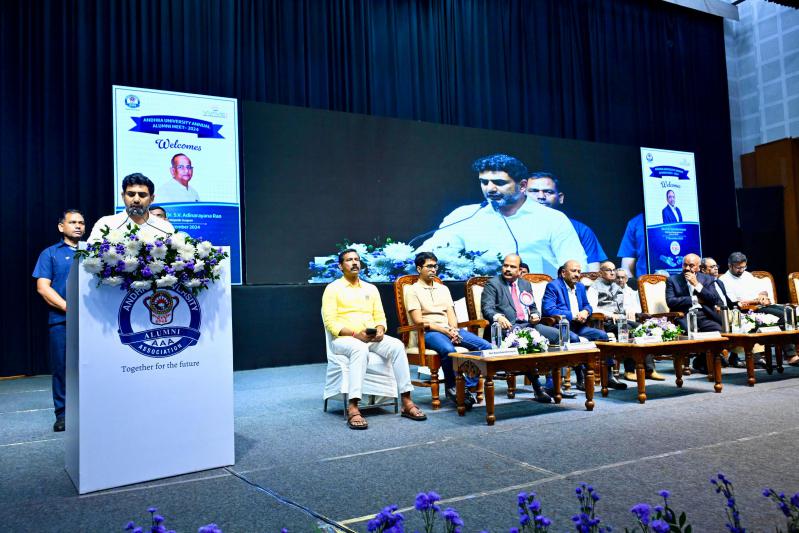 nara-lokesh-at-au-alumini-meet-in-vizag-29.jpg