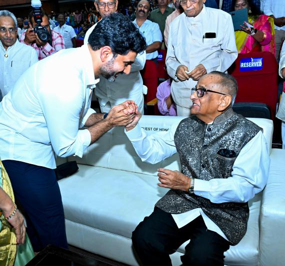 nara-lokesh-at-au-alumini-meet-in-vizag-8.jpg