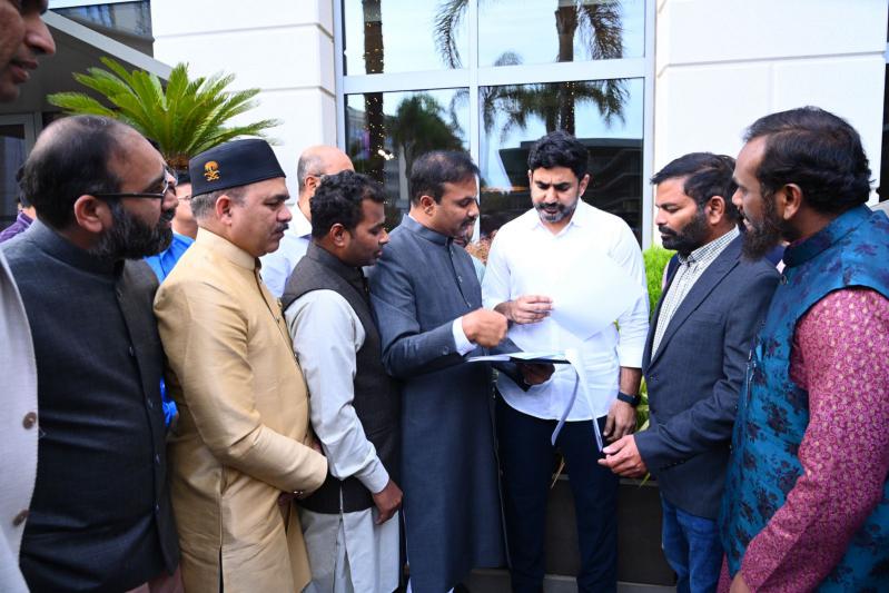 nara-lokesh-meets-nri-tdp-fans-3.jpg