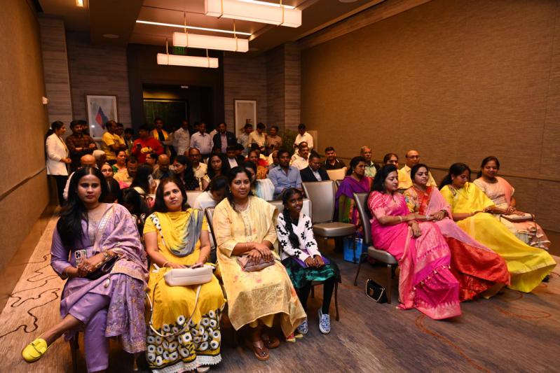 nara-lokesh-meets-nri-tdp-fans-6.jpg