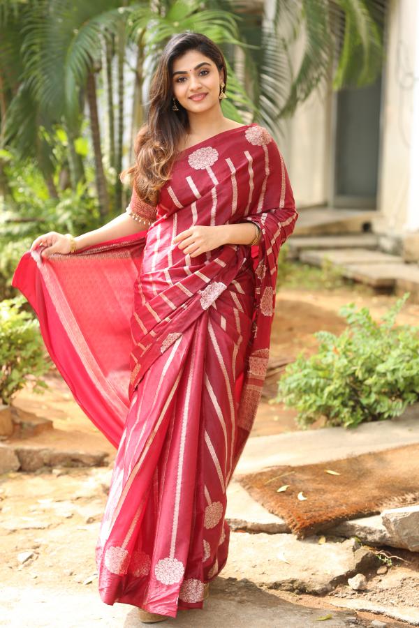 nayan-sarika-stills-3-6.jpg