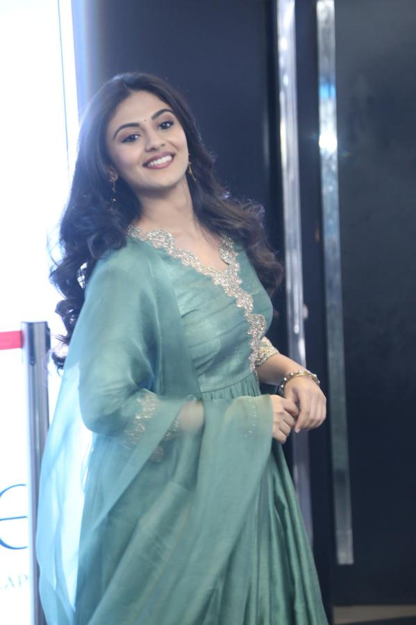 nayan-sarika-stills-4.jpg