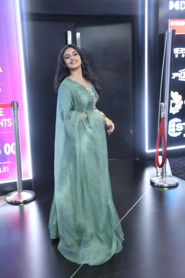 nayan-sarika-stills-6.jpg