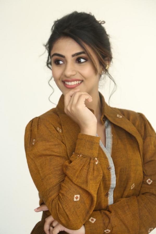 nayana-sarika-stills-2-16.jpg