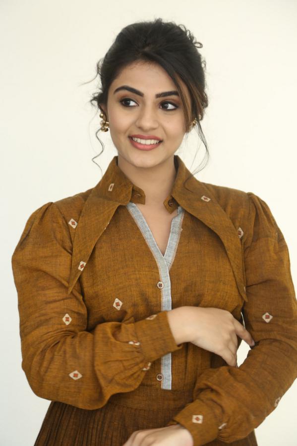 nayana-sarika-stills-2-20.jpg
