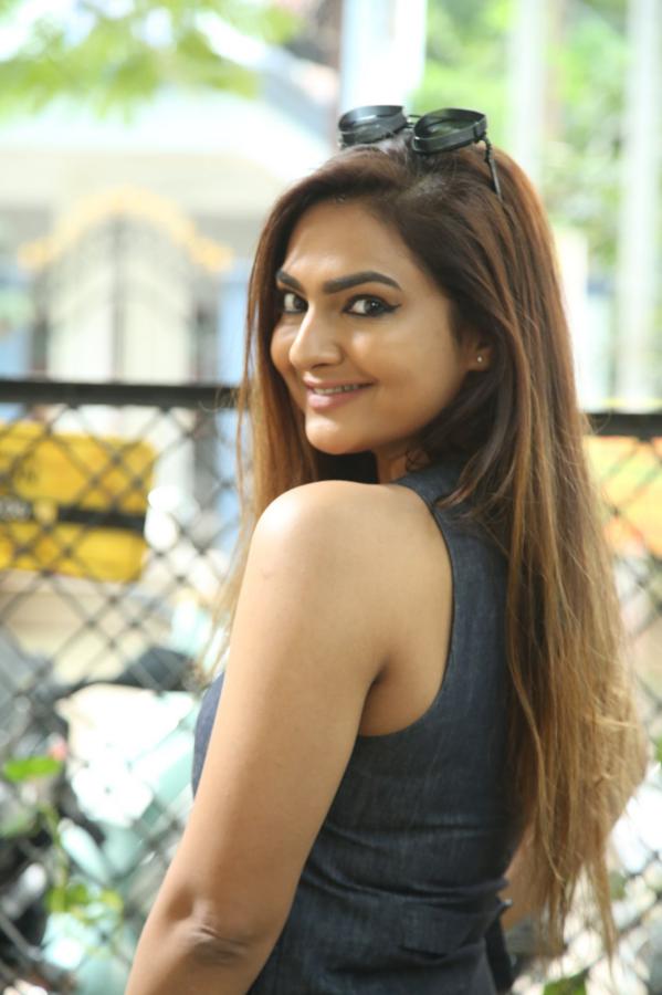 neha-despandy-stills-3.jpg