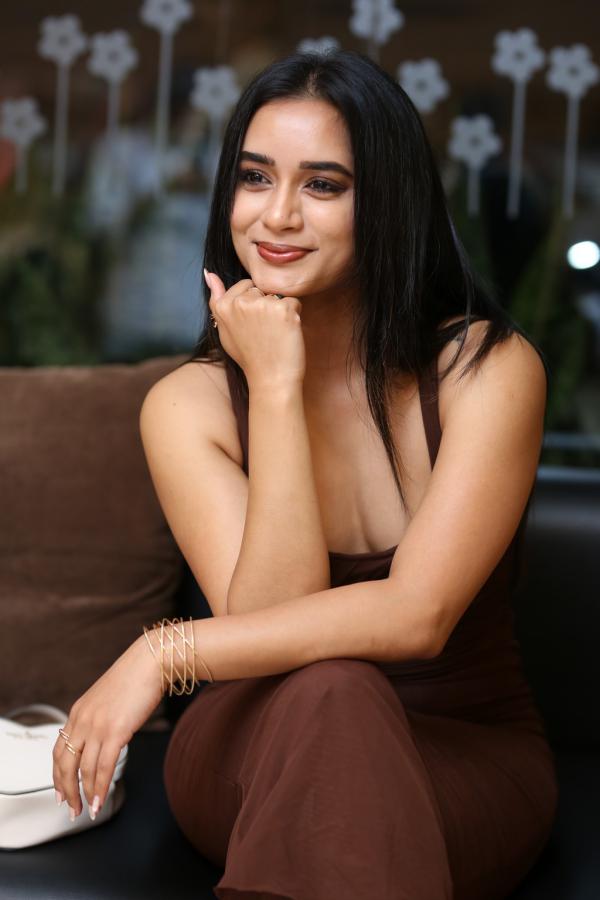 neha-krishna-stills-14.jpg