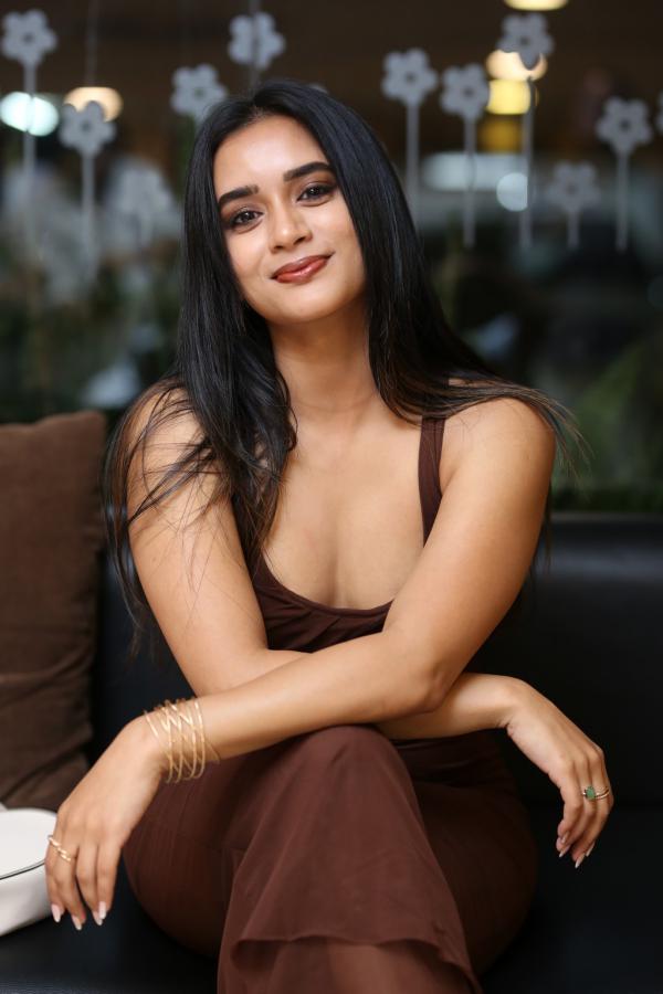neha-krishna-stills-15.jpg