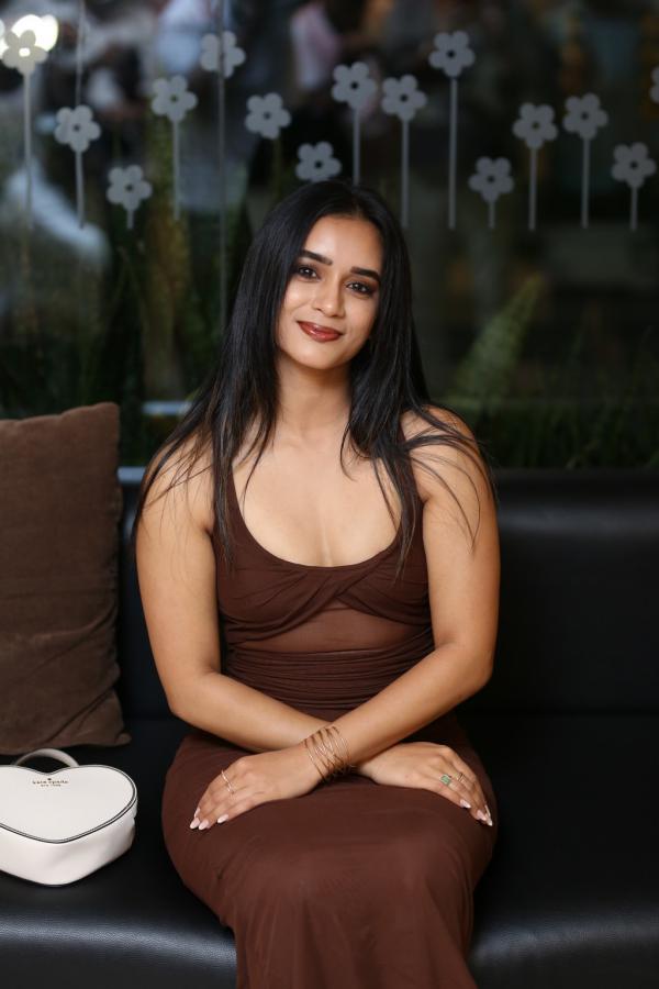 neha-krishna-stills-17.jpg