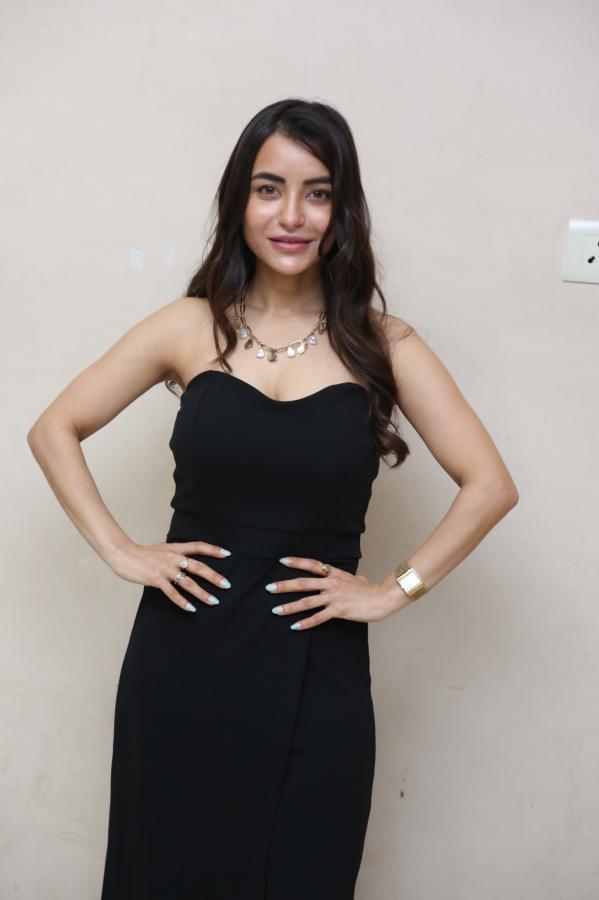 Nikisha Stills
