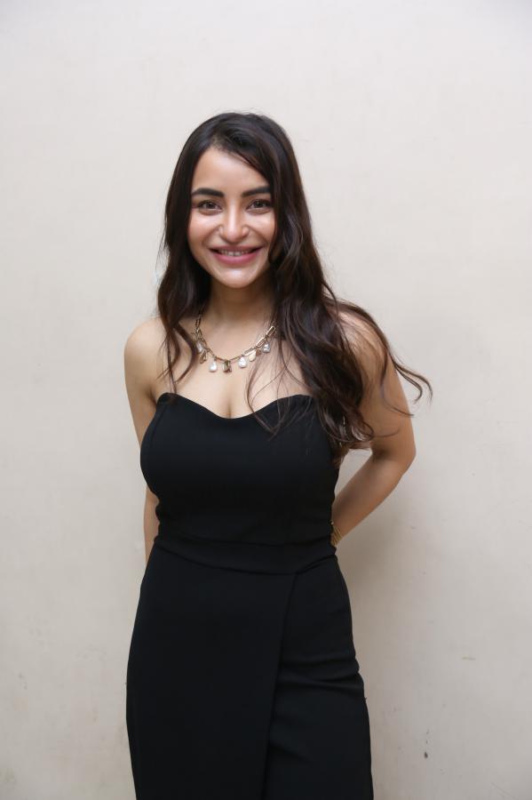 nikisha-stills-11.jpg