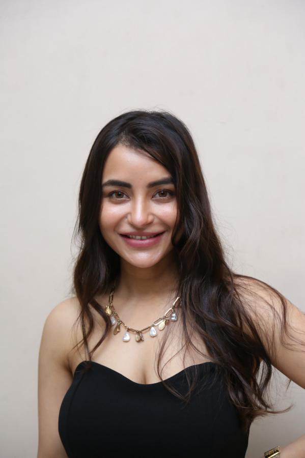 nikisha-stills-12.jpg