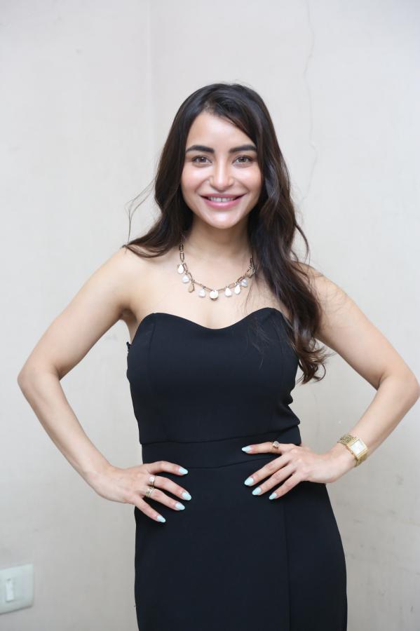 nikisha-stills-18.jpg