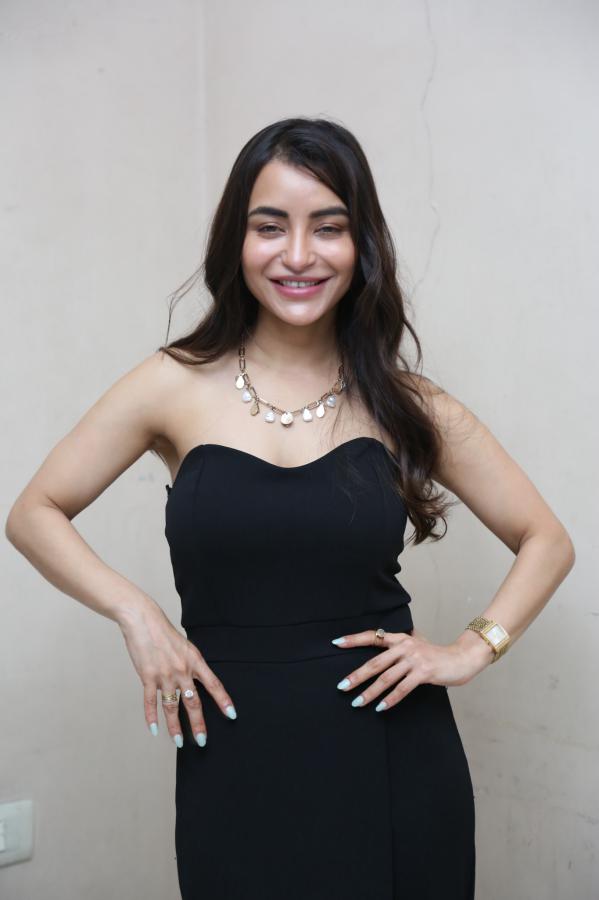nikisha-stills-19.jpg