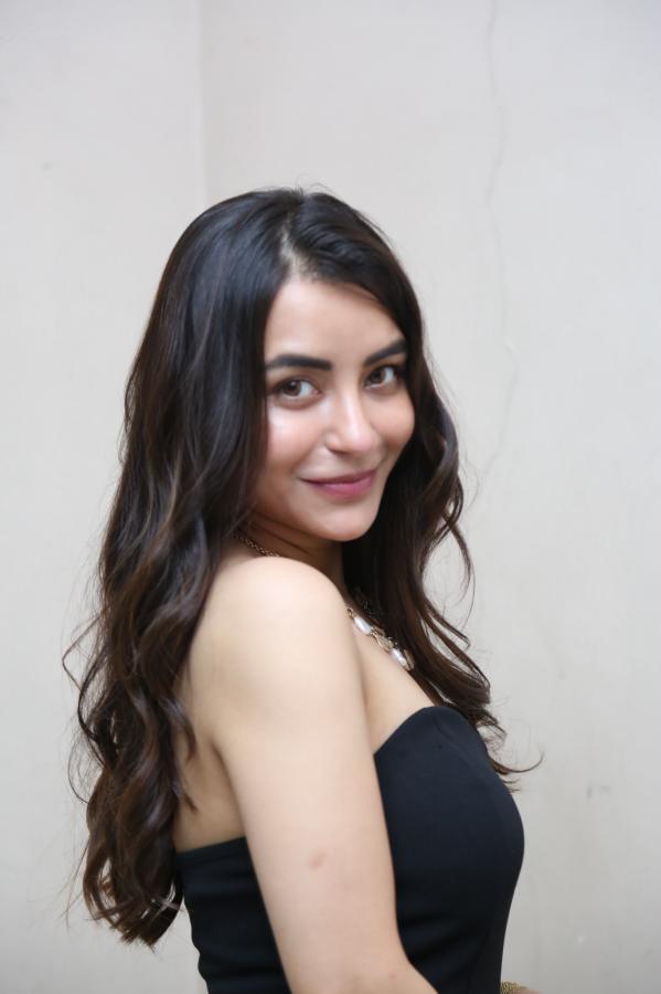 nikisha-stills-20.jpg
