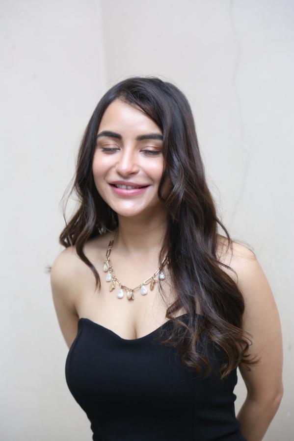 nikisha-stills-21.jpg