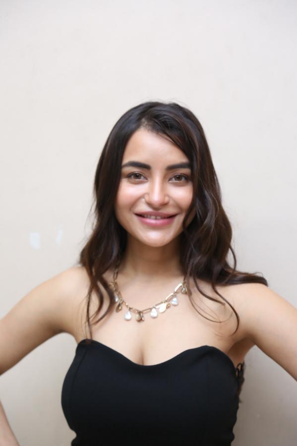 nikisha-stills-8.jpg