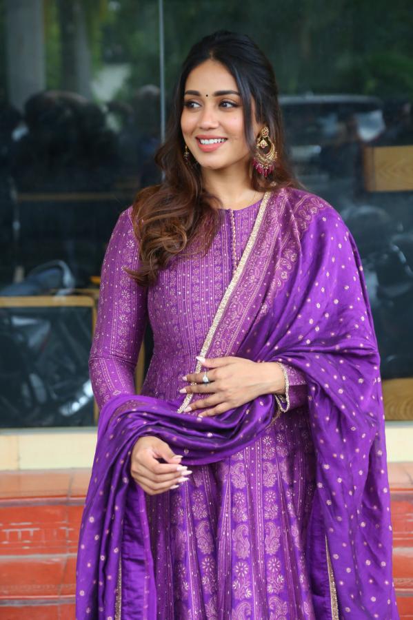 nivetha-peturaj-stills-19.jpg