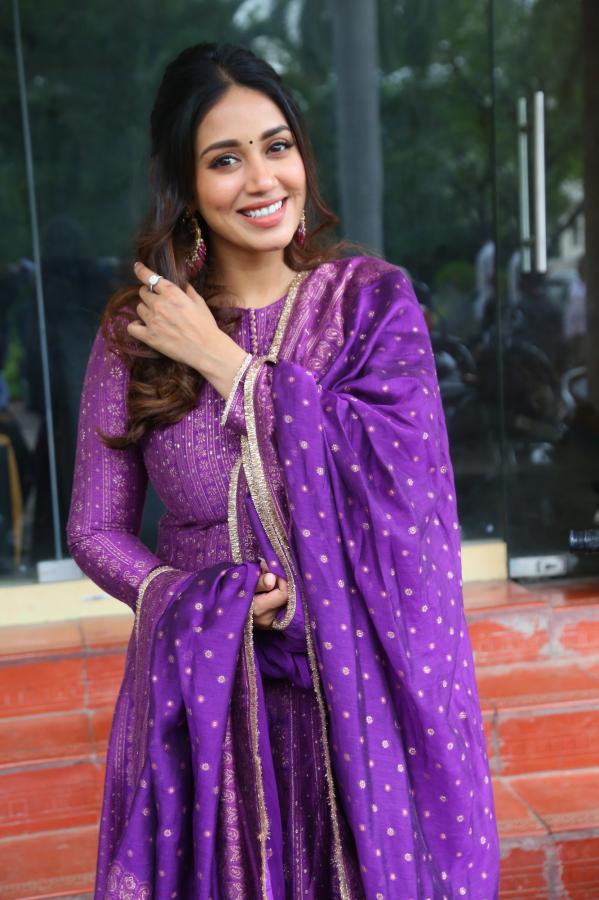 nivetha-peturaj-stills-6.jpg