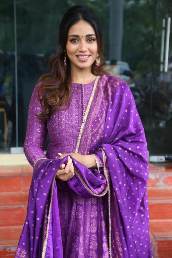 nivetha-peturaj-stills-7.jpg