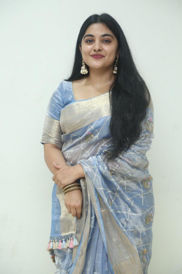 nivetha-thomas-stills-3-4.jpg