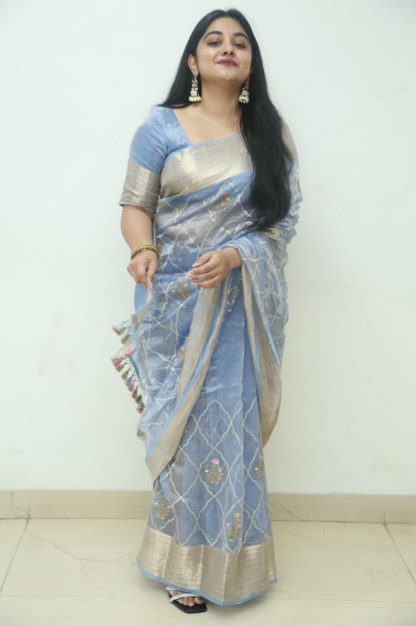 nivetha-thomas-stills-3-8.jpg