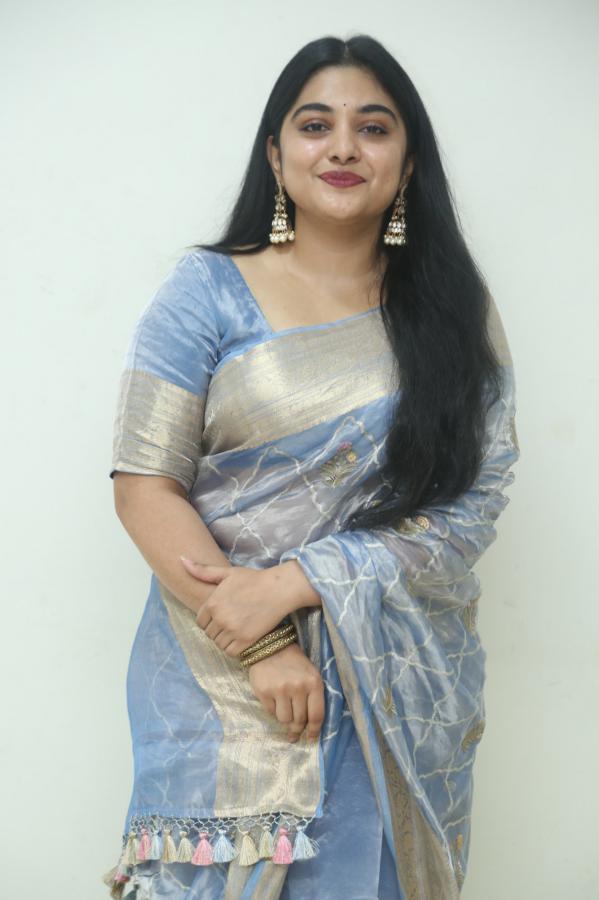 nivetha-thomas-stills-3-9.jpg