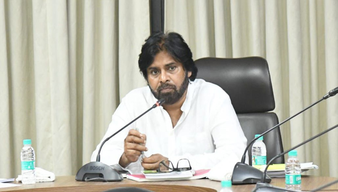 Pawan Kalyan: సోషల్ మీడియా పై నియంత్రణకు చట్టం అవసరం అంటున్న డిప్యూటీ సీఎం..