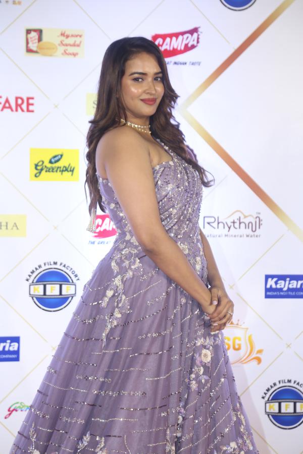 poojitha-ponnada-at-filmfare-awards-22.jpg