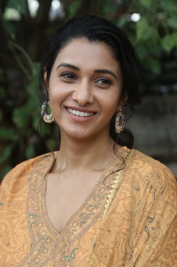 priya-bhavani-shanker-stills-14.jpg