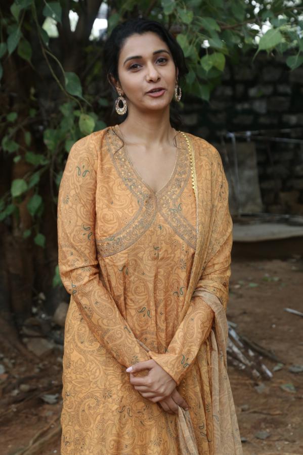 priya-bhavani-shanker-stills-16.jpg