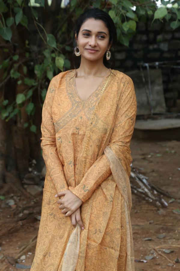 priya-bhavani-shanker-stills-3.jpg