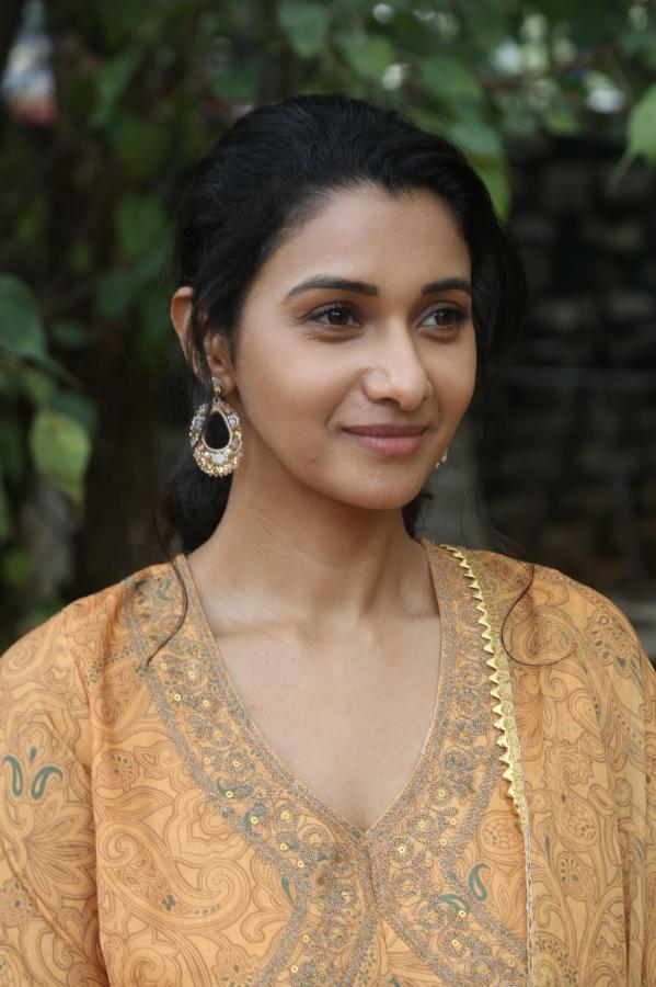priya-bhavani-shanker-stills-6.jpg