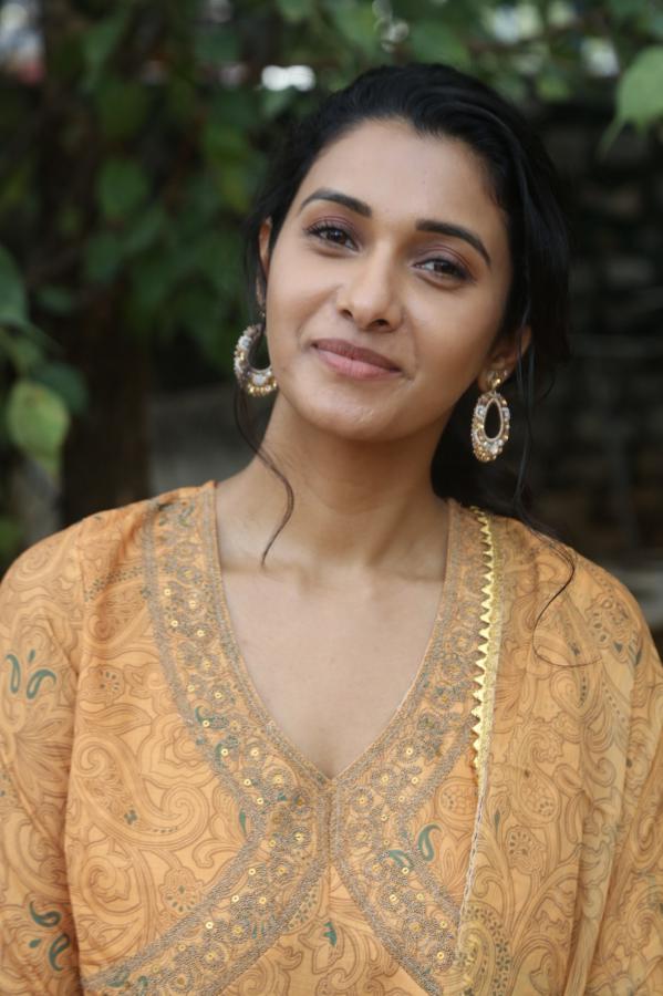 priya-bhavani-shanker-stills-7.jpg