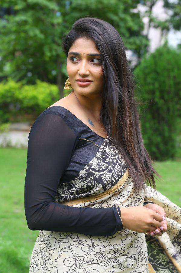 priya-vadlamani-stills-3-11.jpg