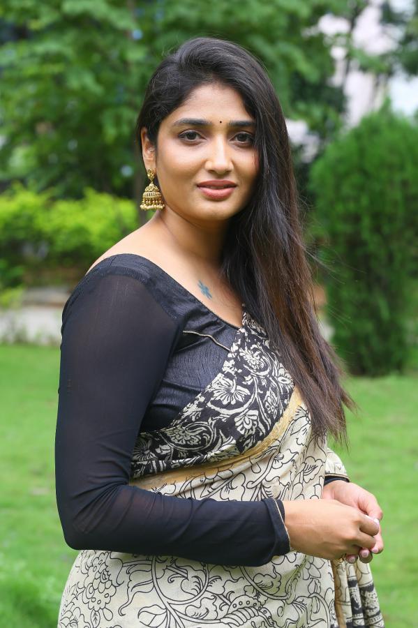 priya-vadlamani-stills-3-12.jpg