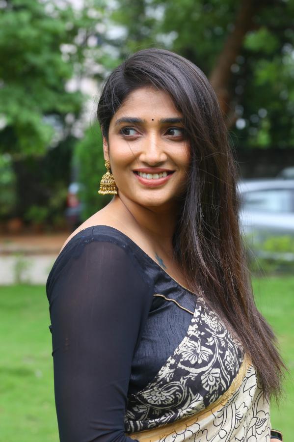priya-vadlamani-stills-3-15.jpg