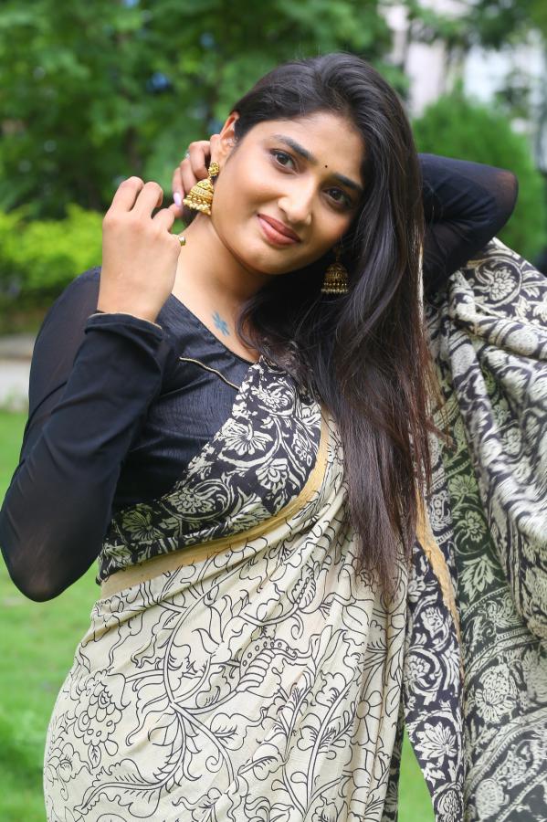 priya-vadlamani-stills-3-9.jpg